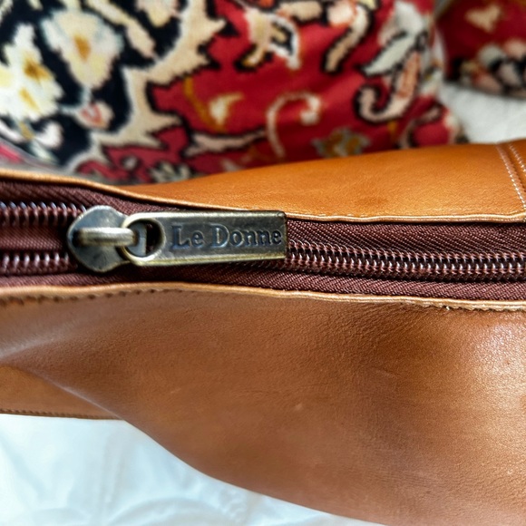 Le Donne Classic Hobo Handbag - Picture 2 of 7